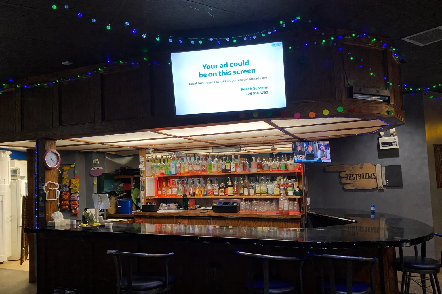 Pub and lounge with Reach Screens display