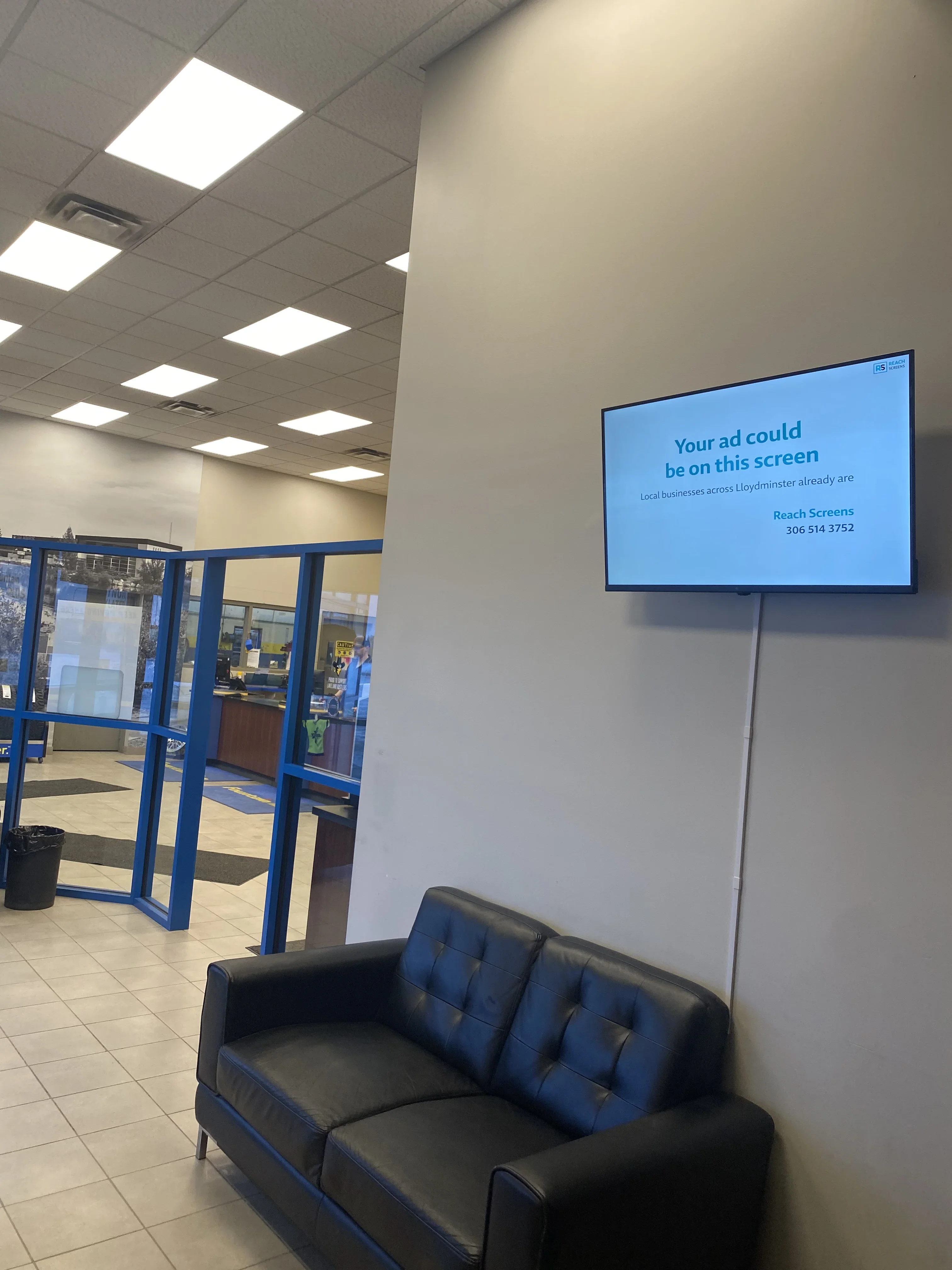 Auto repair shop screen